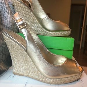 Lilly Pulitzer gold metallic Kristin wedge 6.5